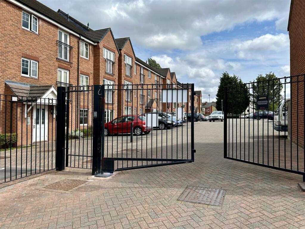Westley Court West Bromwich 1.jpg