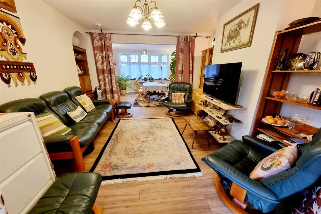 MIDDLE RECEPTION ROOM: PIC. 2
