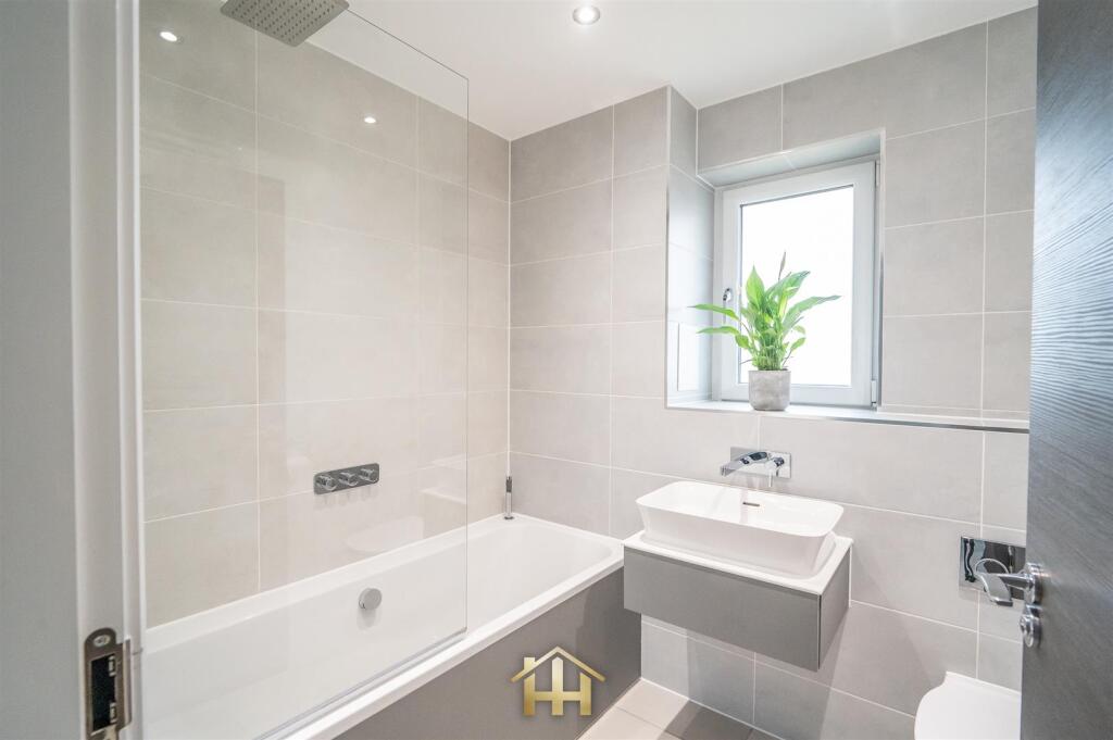 5 NEWALL TERR 080225 EDIT (38 of 54).jpg