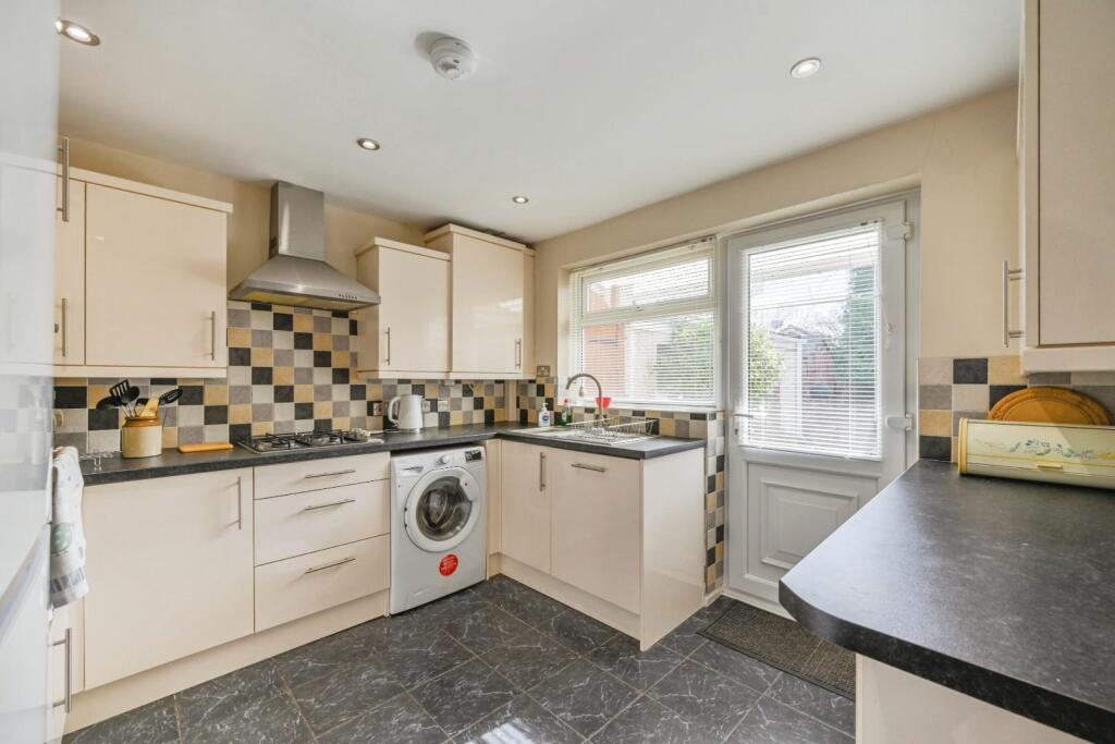 20scimitarclose14of20.jpg