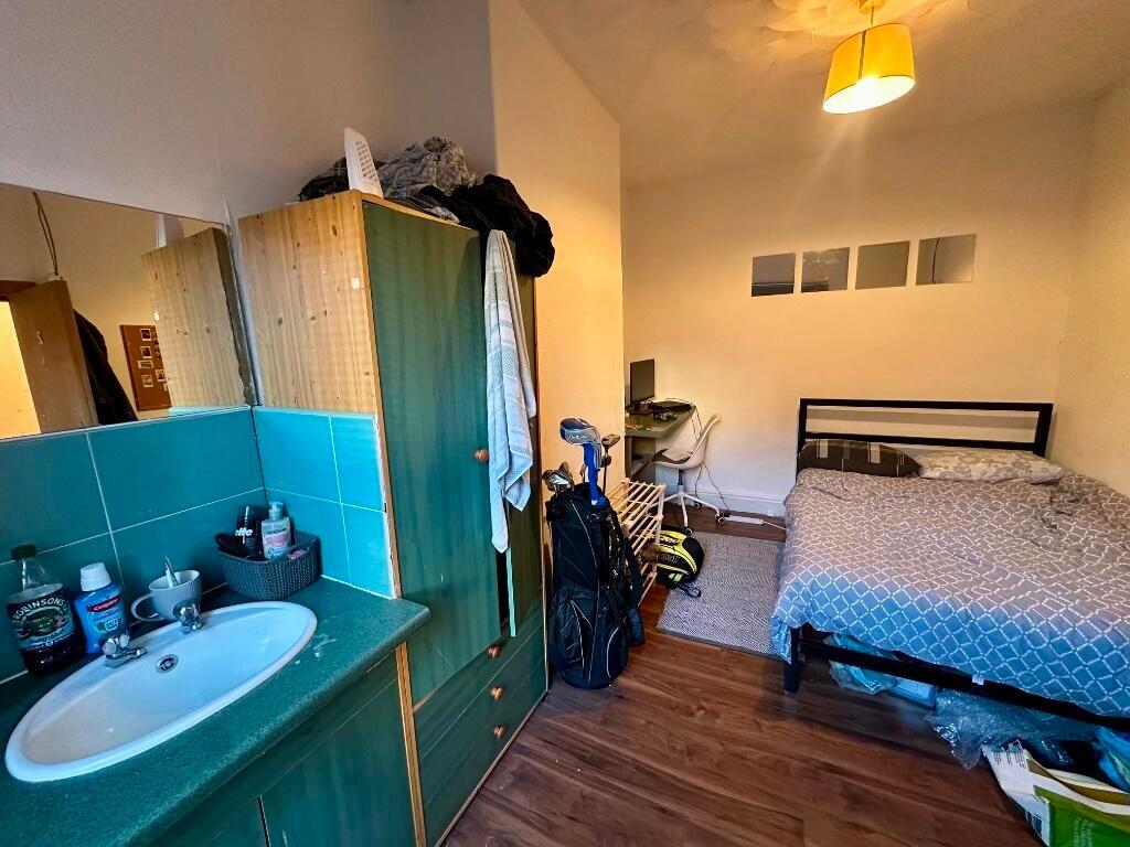A compact and functional bedroom featuring a si...
