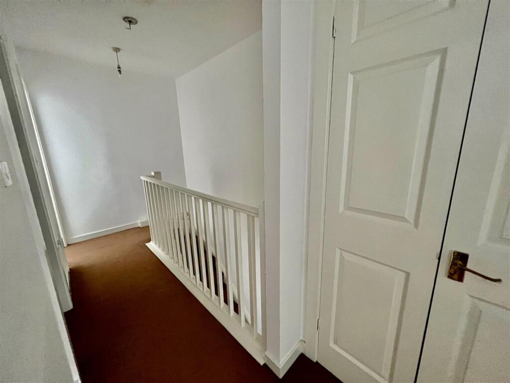 FIRST FLOOR LANDING