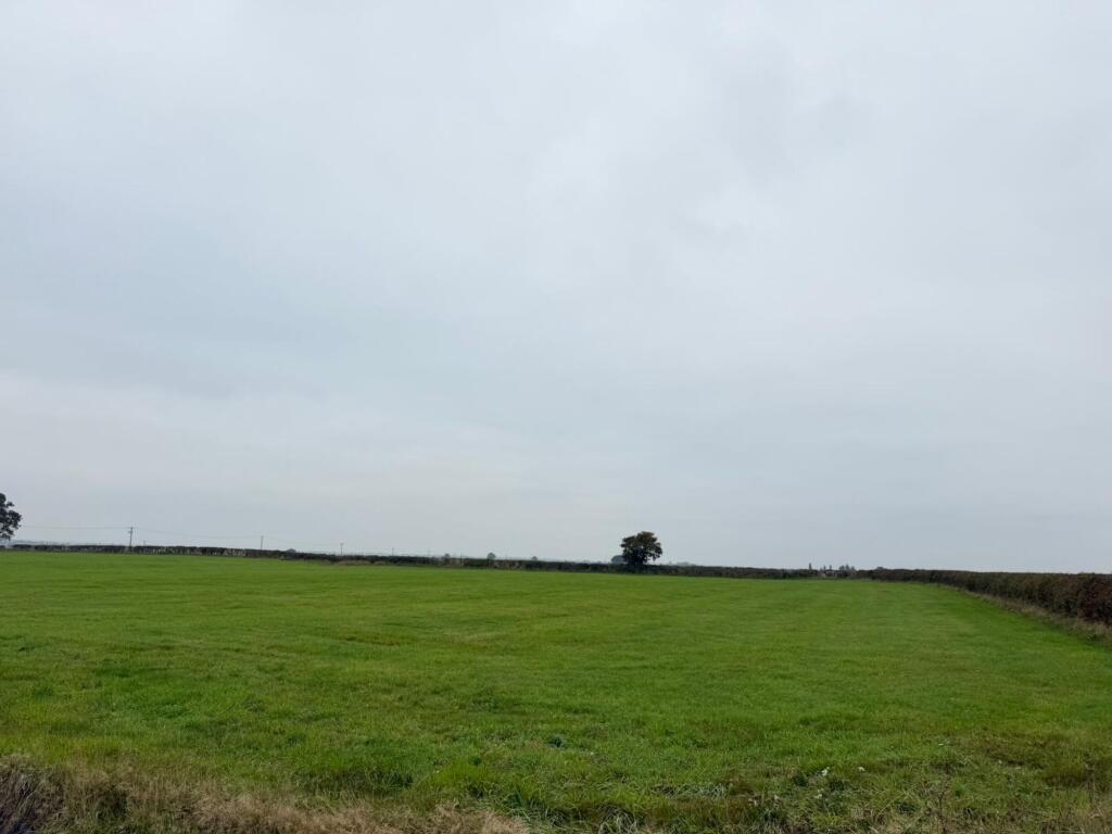 Optional 1-acre paddock in addition to good sized rear garden
