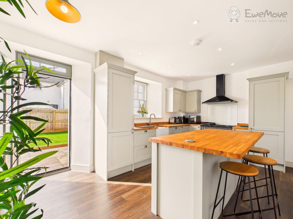 CAM03640G0-PR0061-STILL001