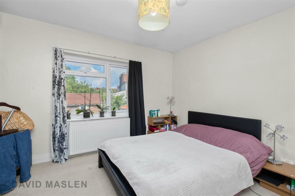 Flat 90a Bedroom 1.jpg