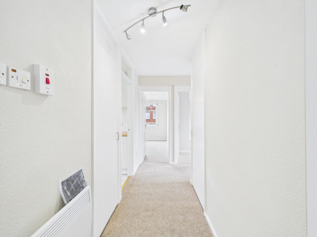 CAM02023G0-PR0176-STILL018