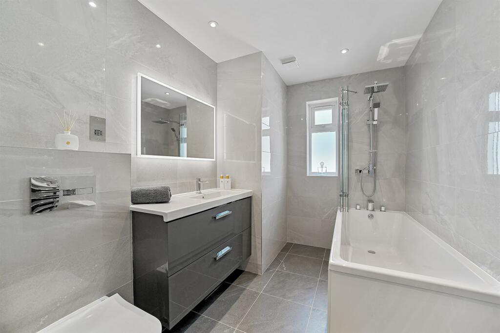 Main+Bathroom