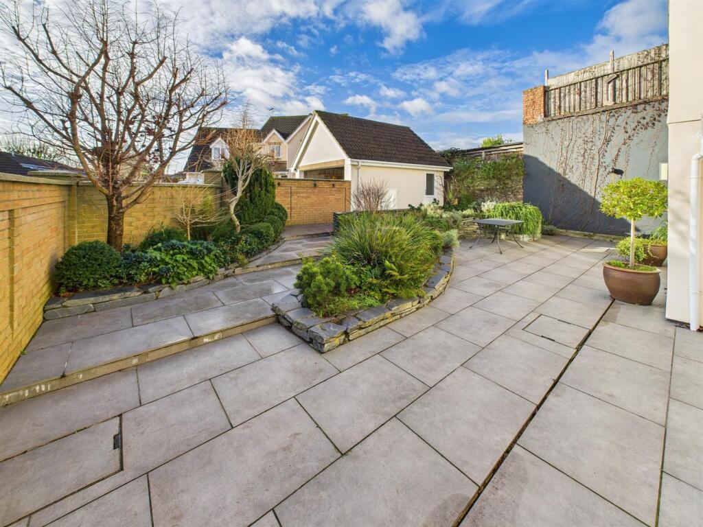 18 - 4 bed detached house.jpg