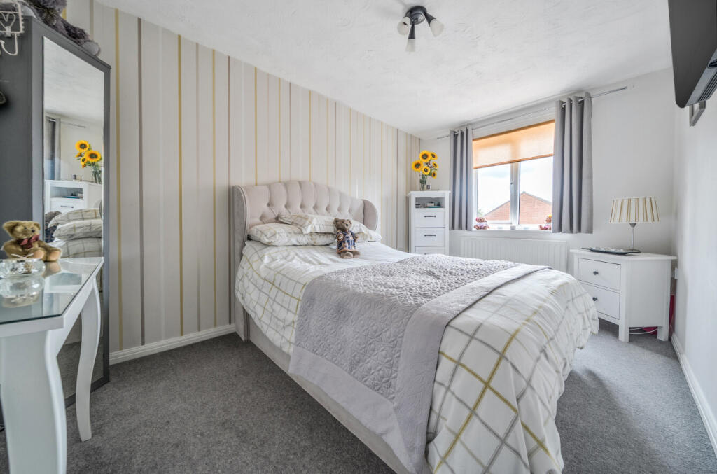 1298792-11-684040...