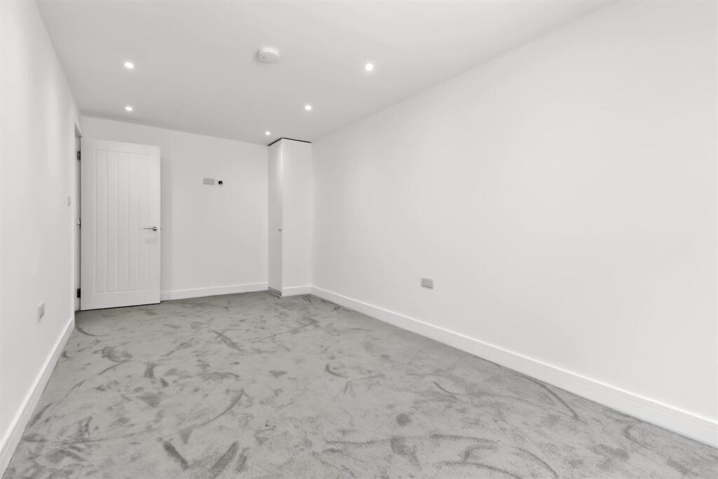 Tudor Court, 7-011.jpg