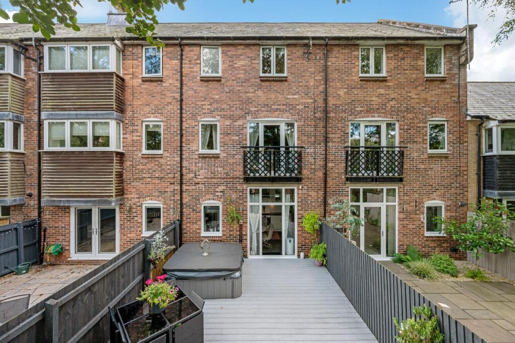 58 Threadfold Way External-7.jpg