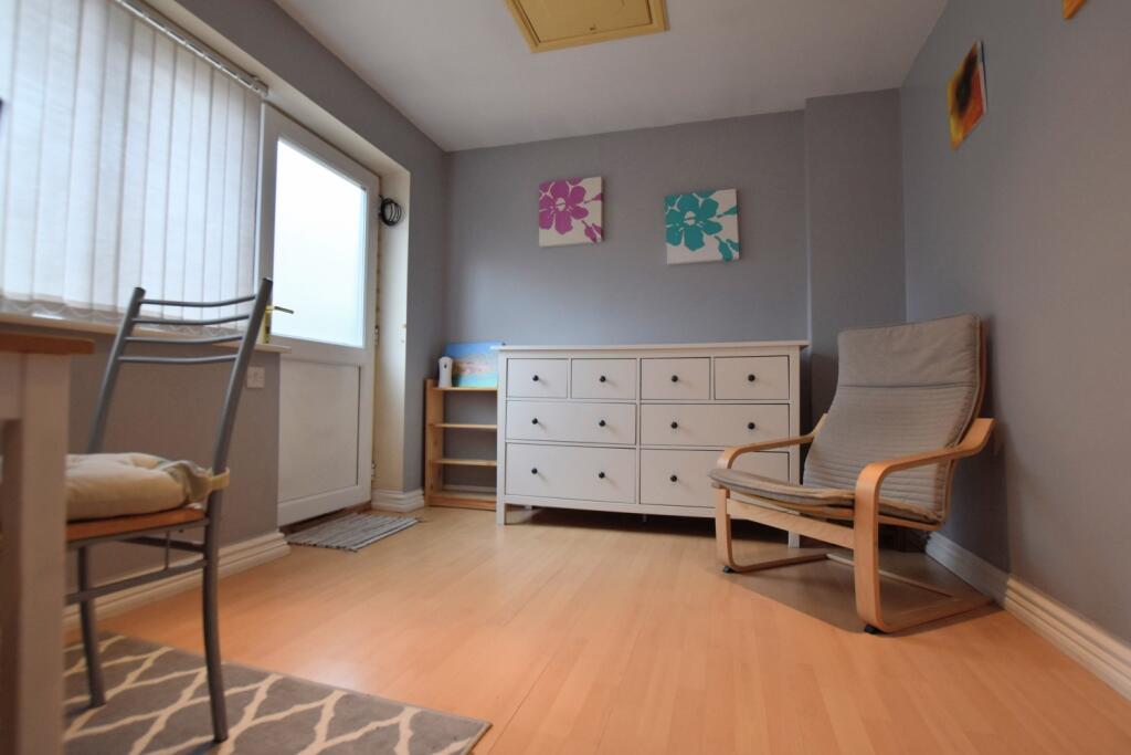 17a Selby Grove lounge