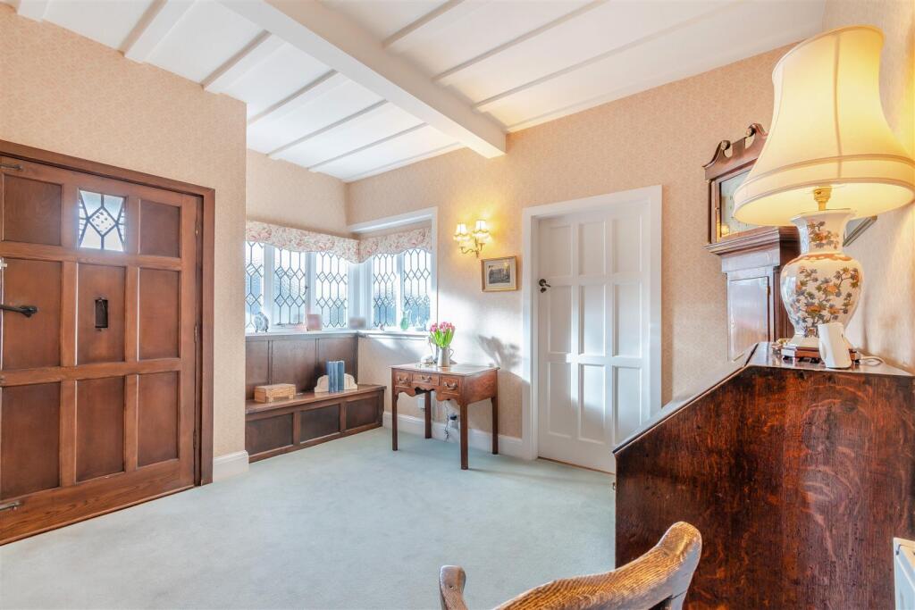 8633871-interior08.jpg