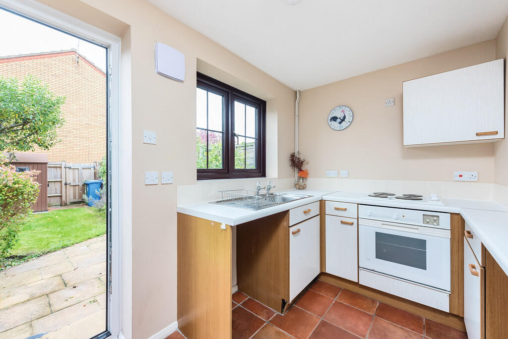 4 Thorburn Chase ...