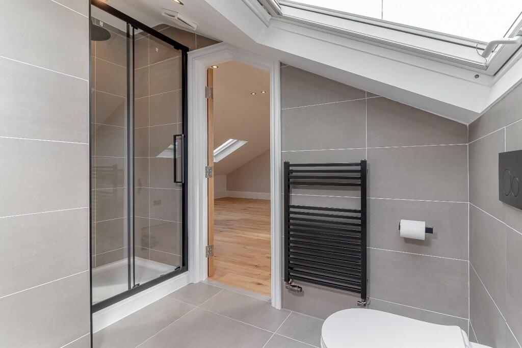 Master Bedroom Ensuite - B.jpg