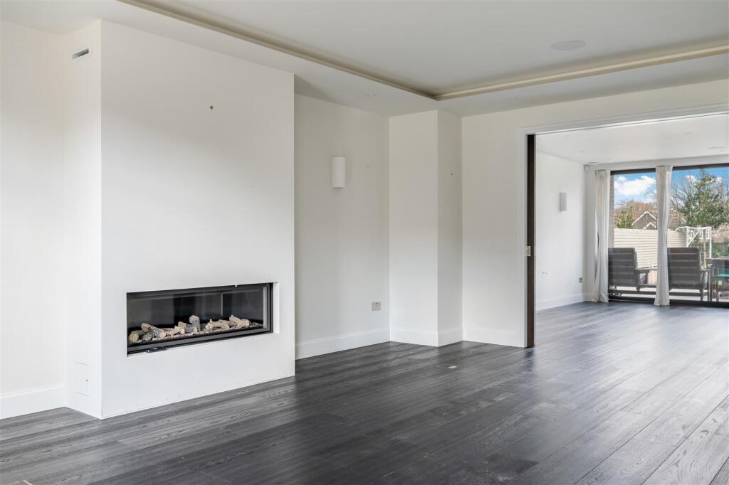 LINCOLN AVENUE, 3A-84.jpg