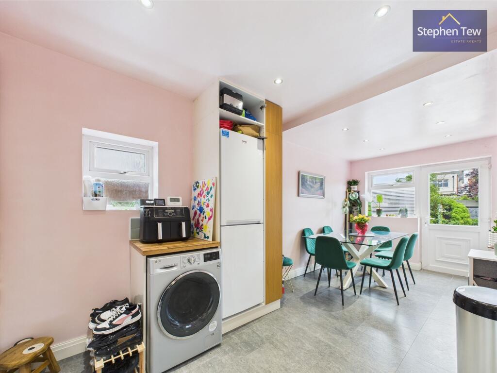 Kitchen/ Dining Room