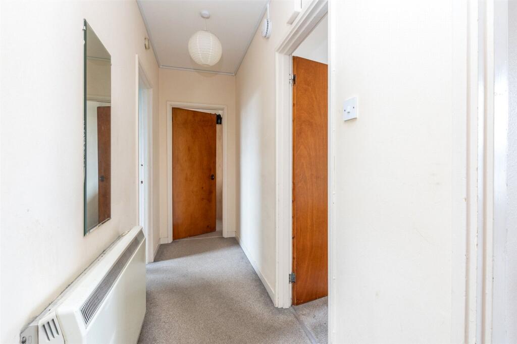 Salisbury Court 4