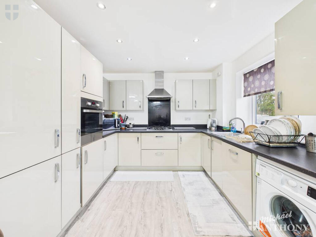 CAM03852G0-PR0464-STILL002-thumbnail-h750-70