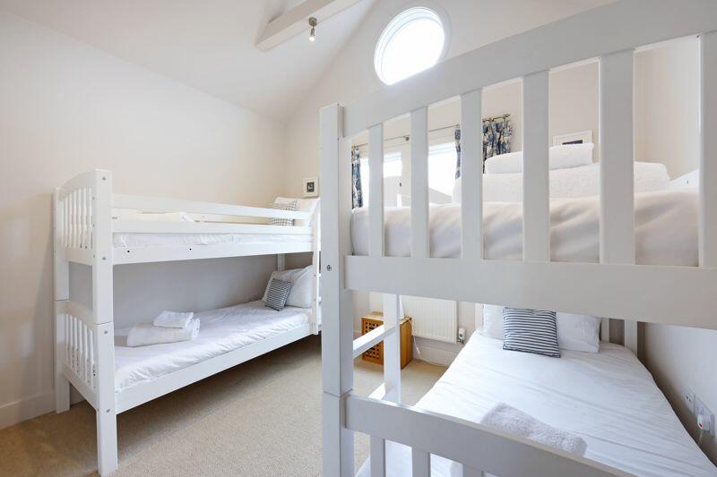 Bedroom 5 - 2 x bunks