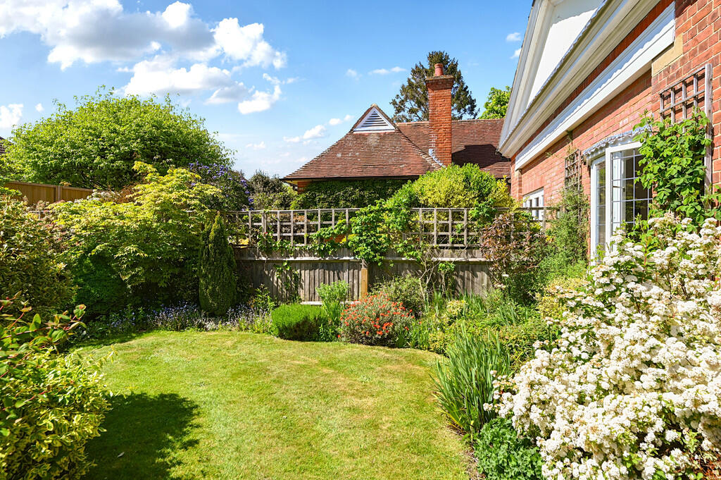 2 Salcote mews tn...