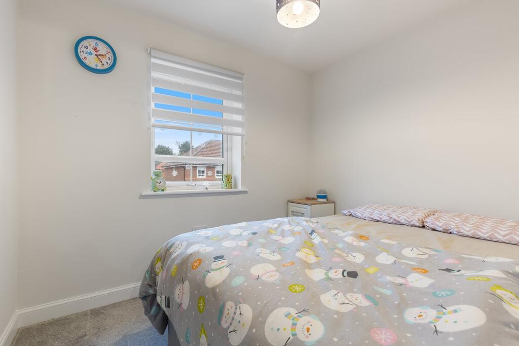 27 Riverside Lane, W