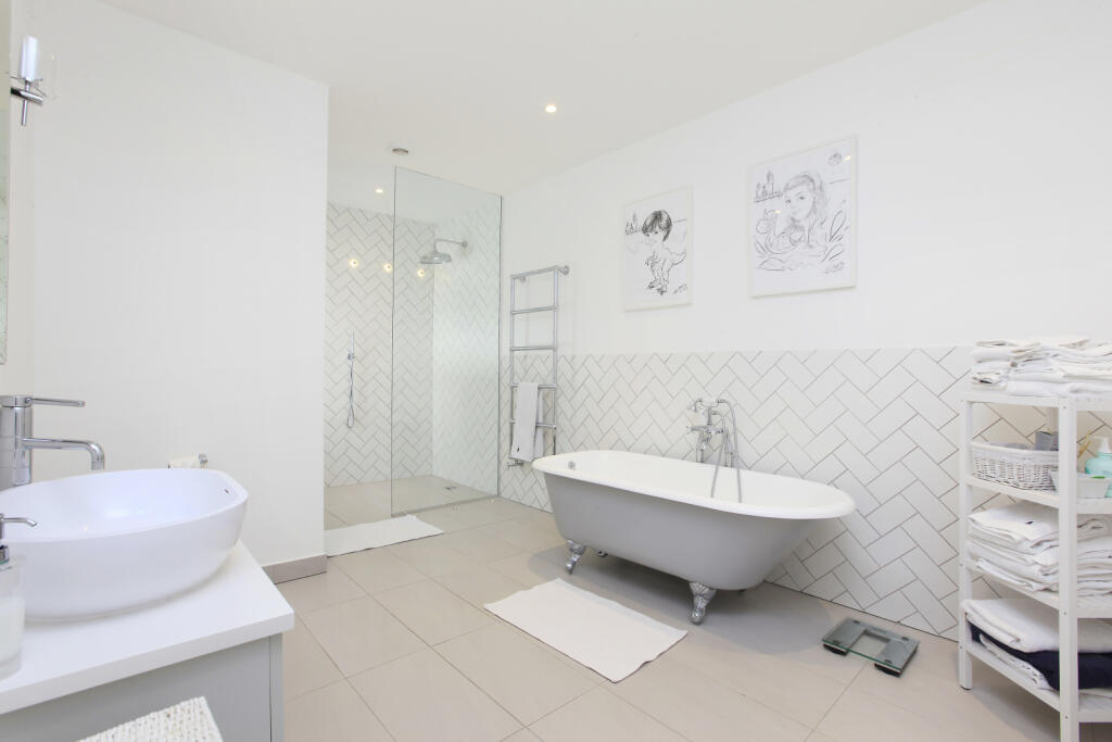property in Crescent Grove, 
Clapham, SW4