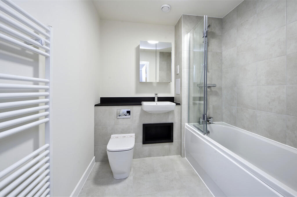 flat 18 honeysuck...