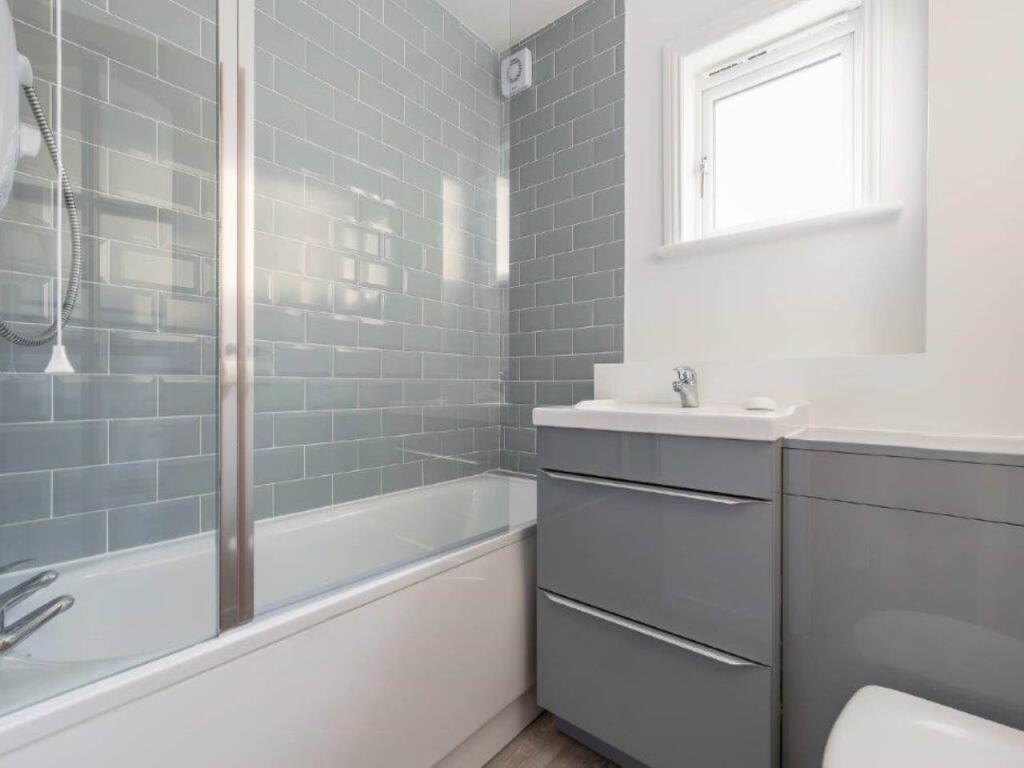 47954_6_Stuart_Wynd_