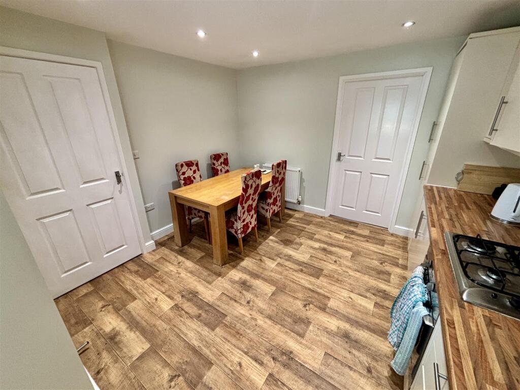 Open Plan Kitchen and Dining Room