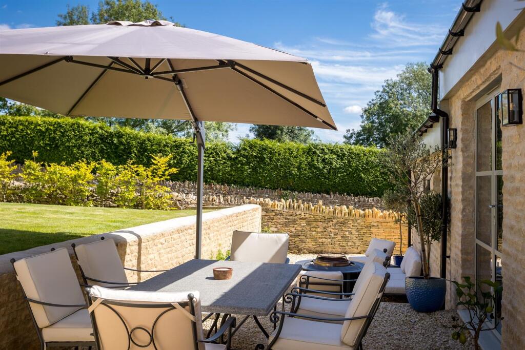 41 - The Old Post Office - GL7 7EF - Web.jpg