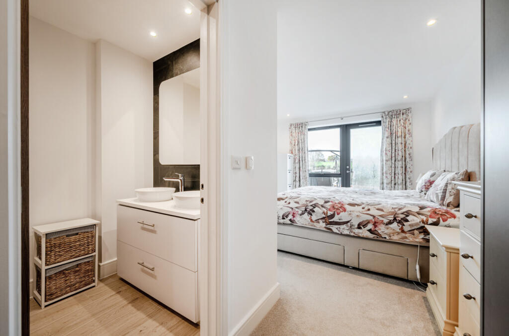 1385020-19-692711...