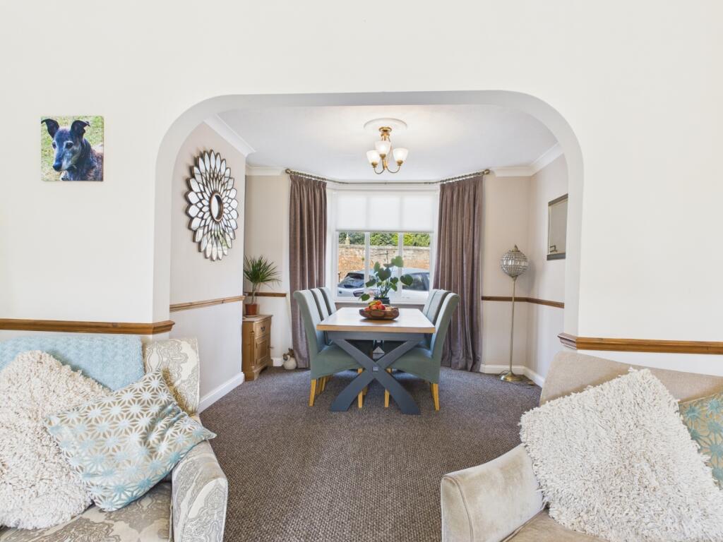 CAM04671G0-PR0040-STILL004