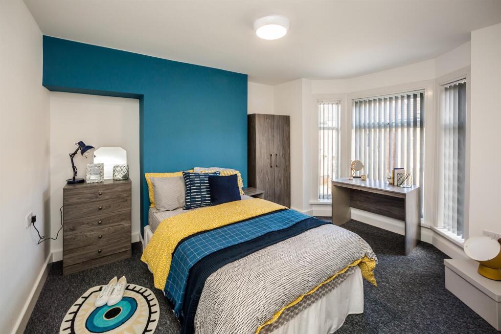 FalmouthSt17-bedroom5a-1800.jpg