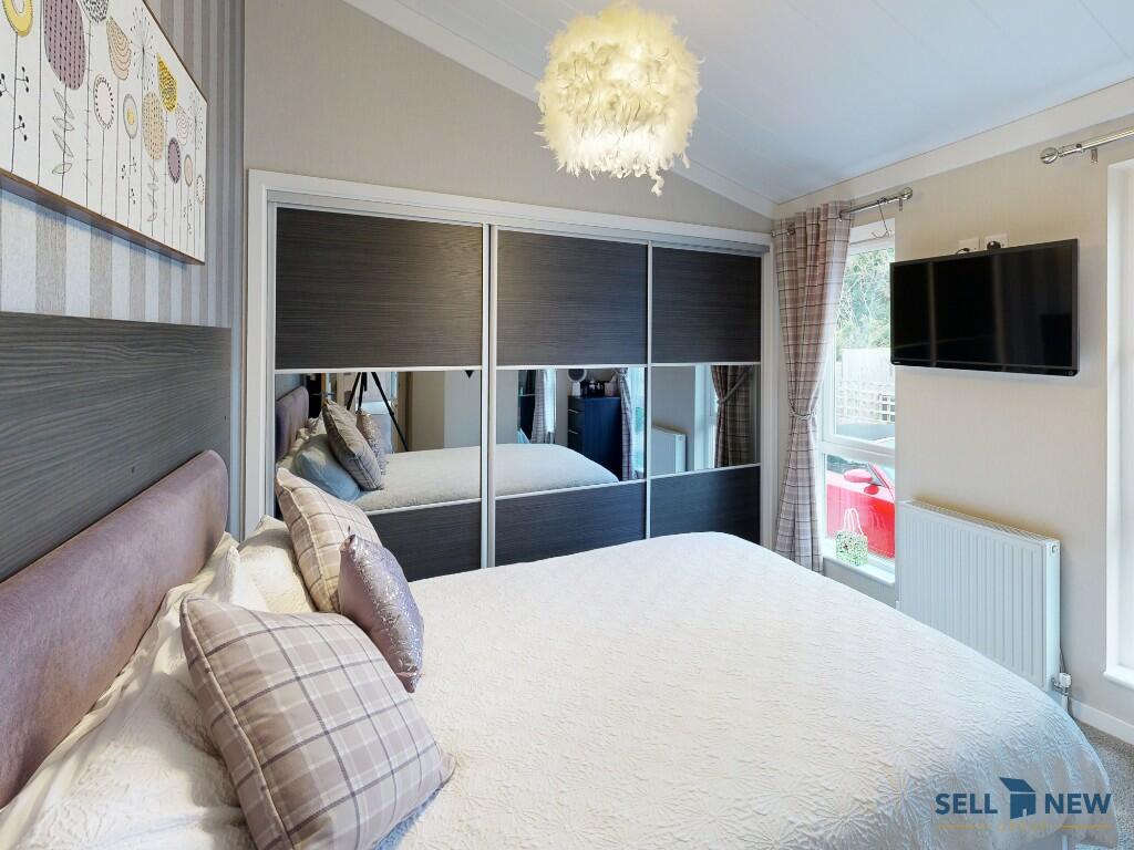 Guest bedroom 