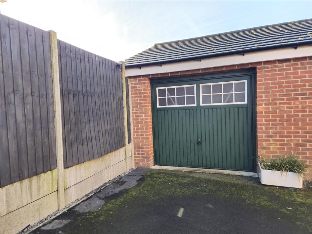 Detached Garage