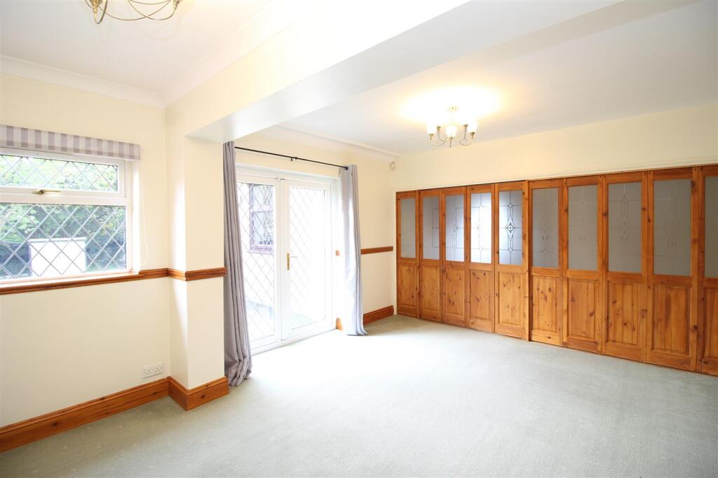 Dining room 2.JPG