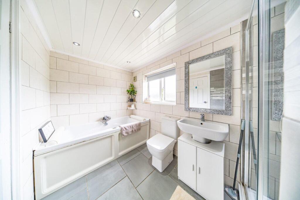 53 Walpole Ave bathroom.jpg