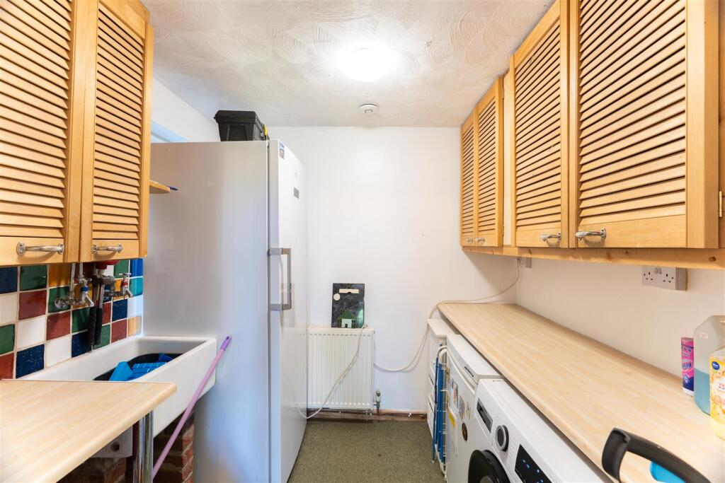 14 Barnside Way-12.jpg