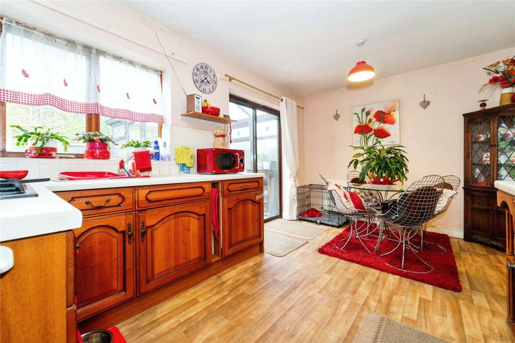 Kitchen/ Dining Room