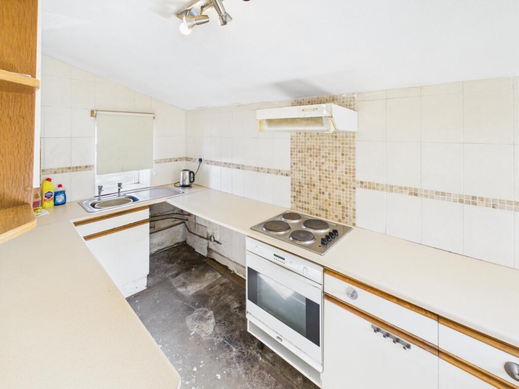 CAM04233G0-PR0015-STILL003