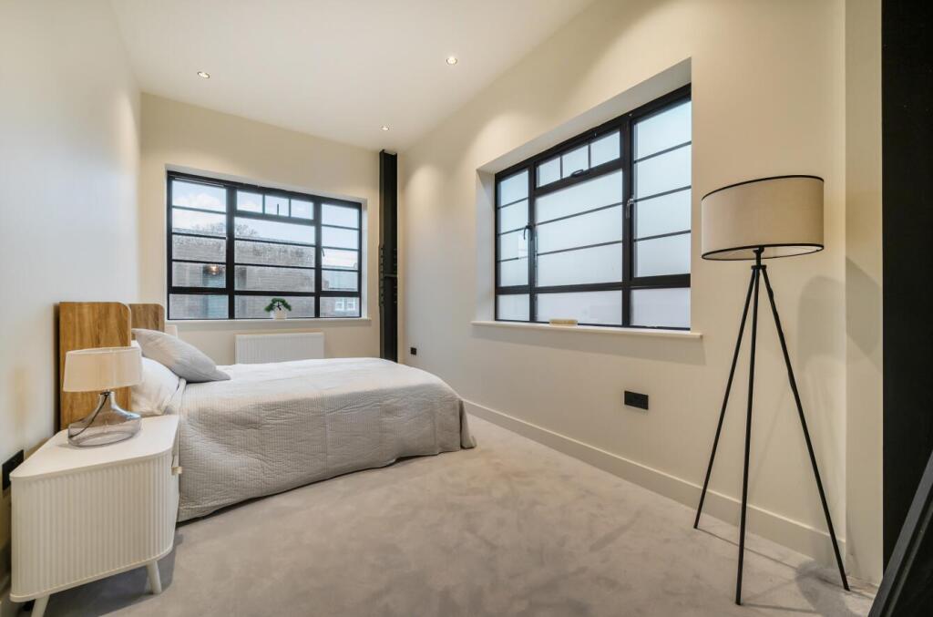 Bedroom 1a.jpg