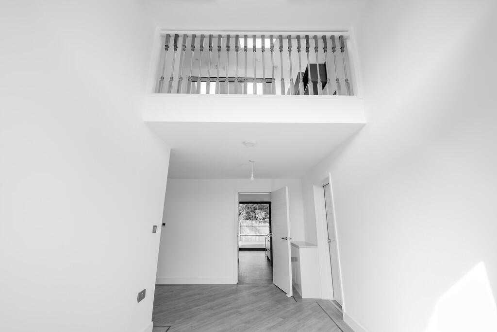 B&amp;W Dhiran Ba...