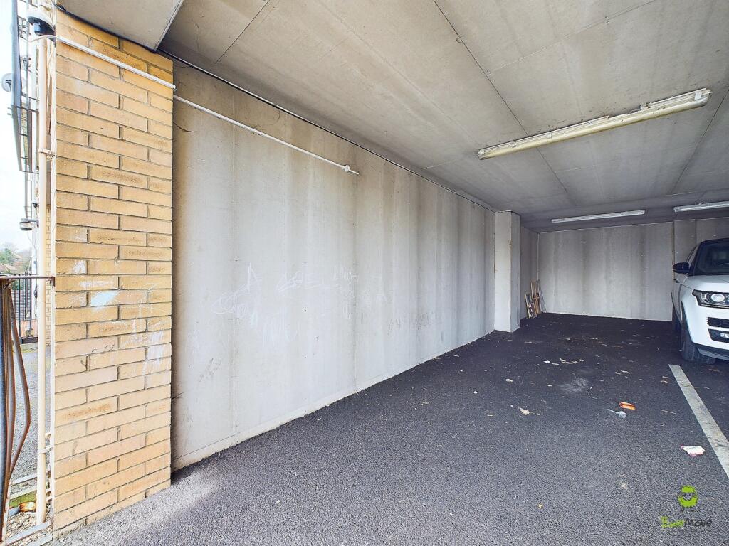 CAM04399G0-PR0030-STILL010