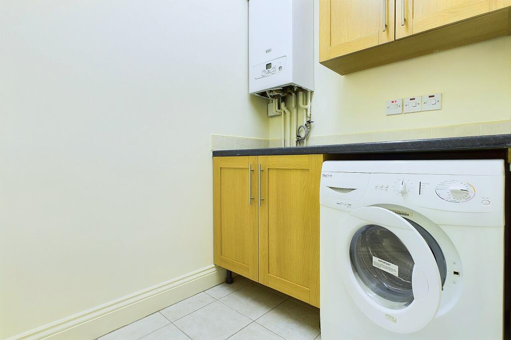 CAM04201G0-PR0050-STILL009