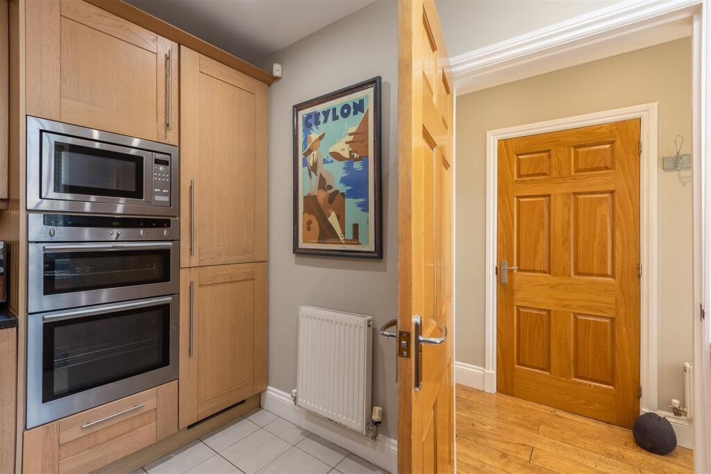 Hallgarth Court 16 Kitchen-3.jpg