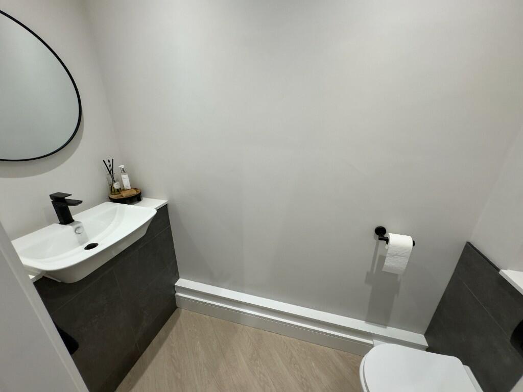 BATHROOM 5