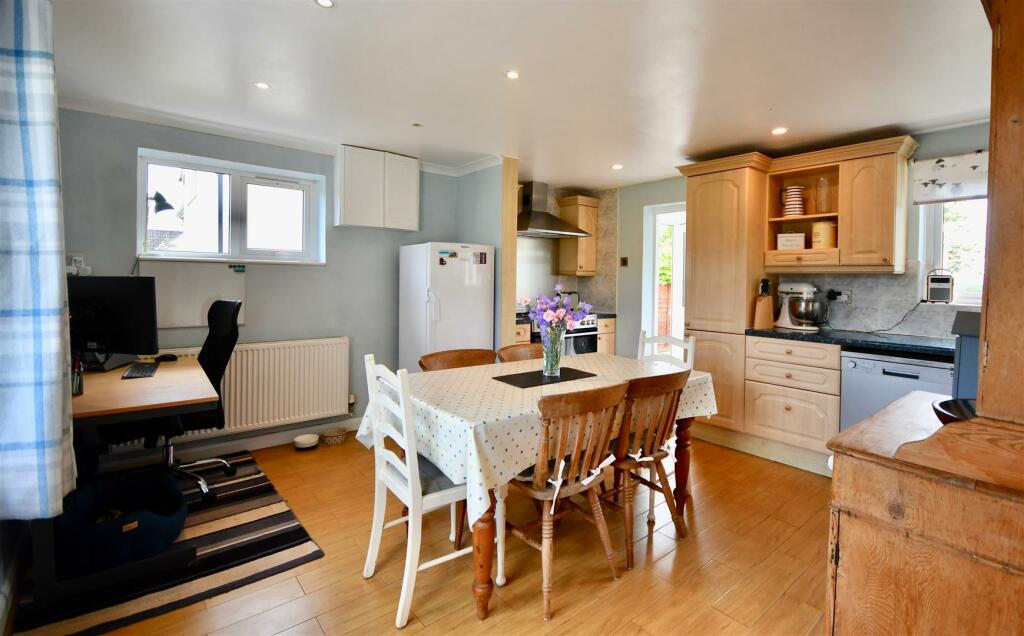 Kitchen / dining