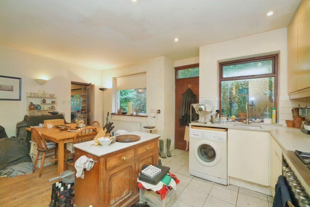 67 Lees Road - Kitchen