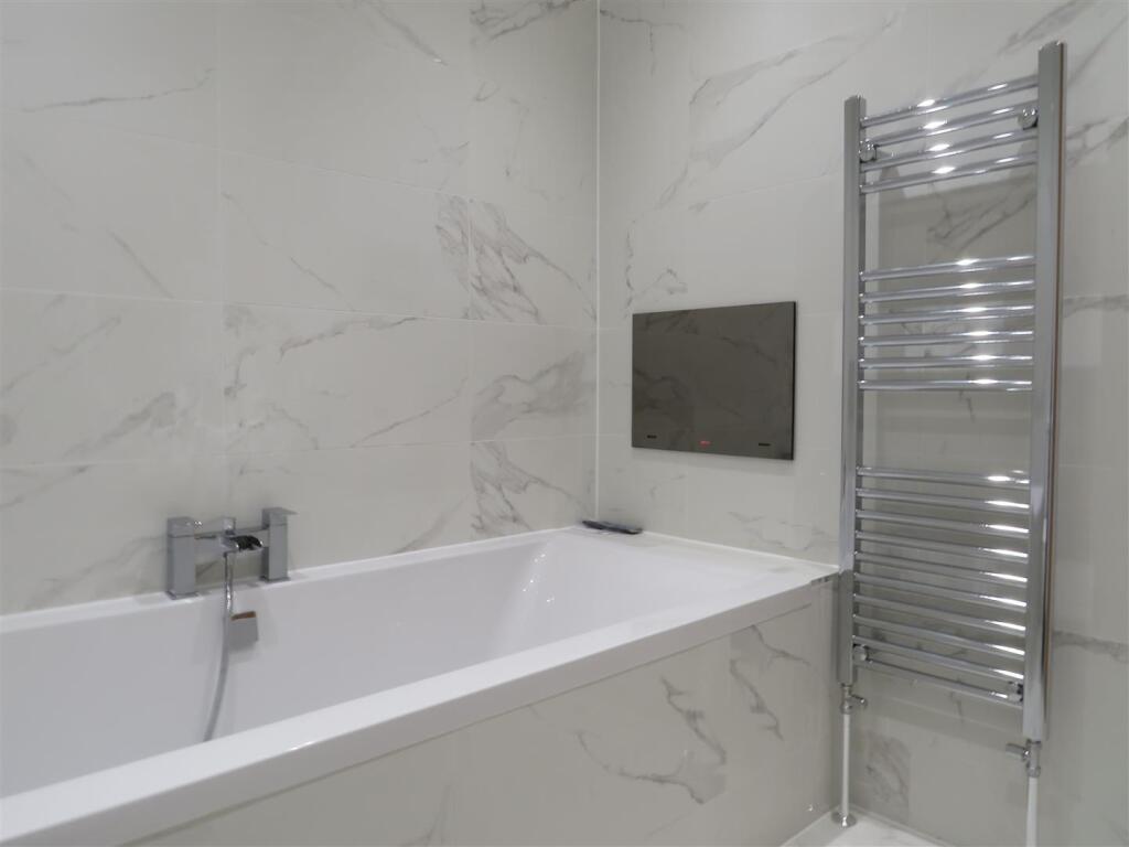 Bathroom - 3.JPG